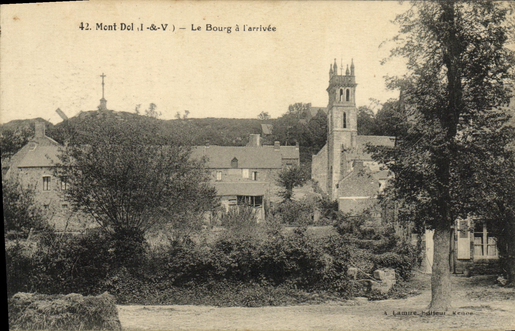 CPA Le Mont Dol Le Bourg a L arrivee