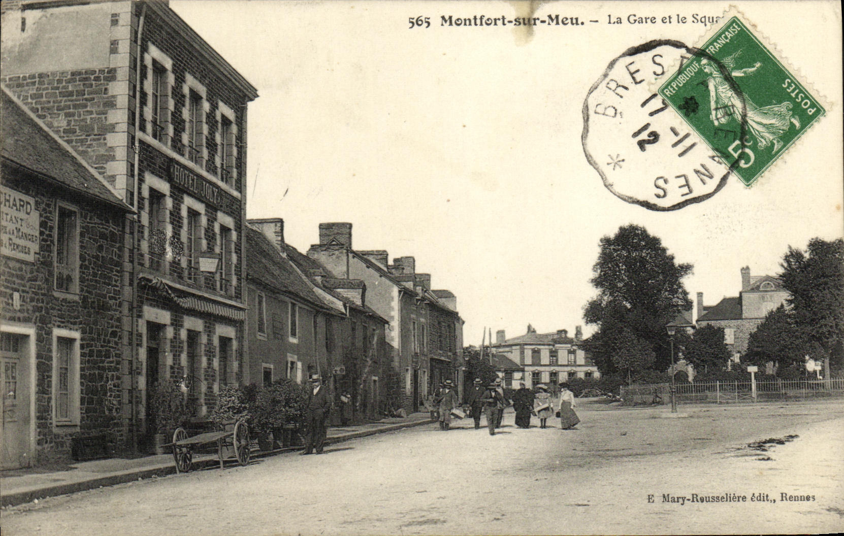 CPA La Bretagne Montfort La Gare et le Square