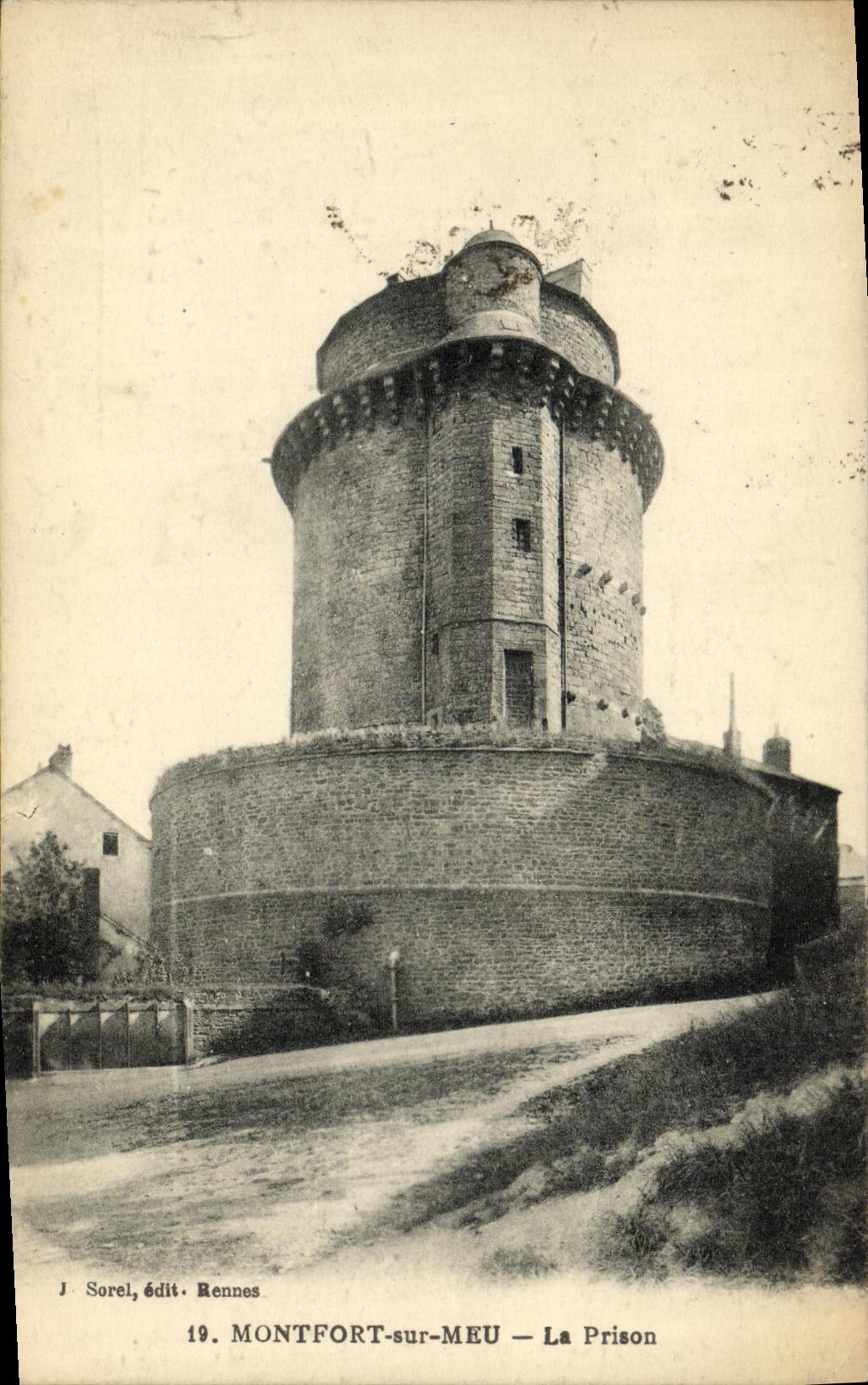 VINTAGE POSTCARD Brittany Montfort On Meu the Prison