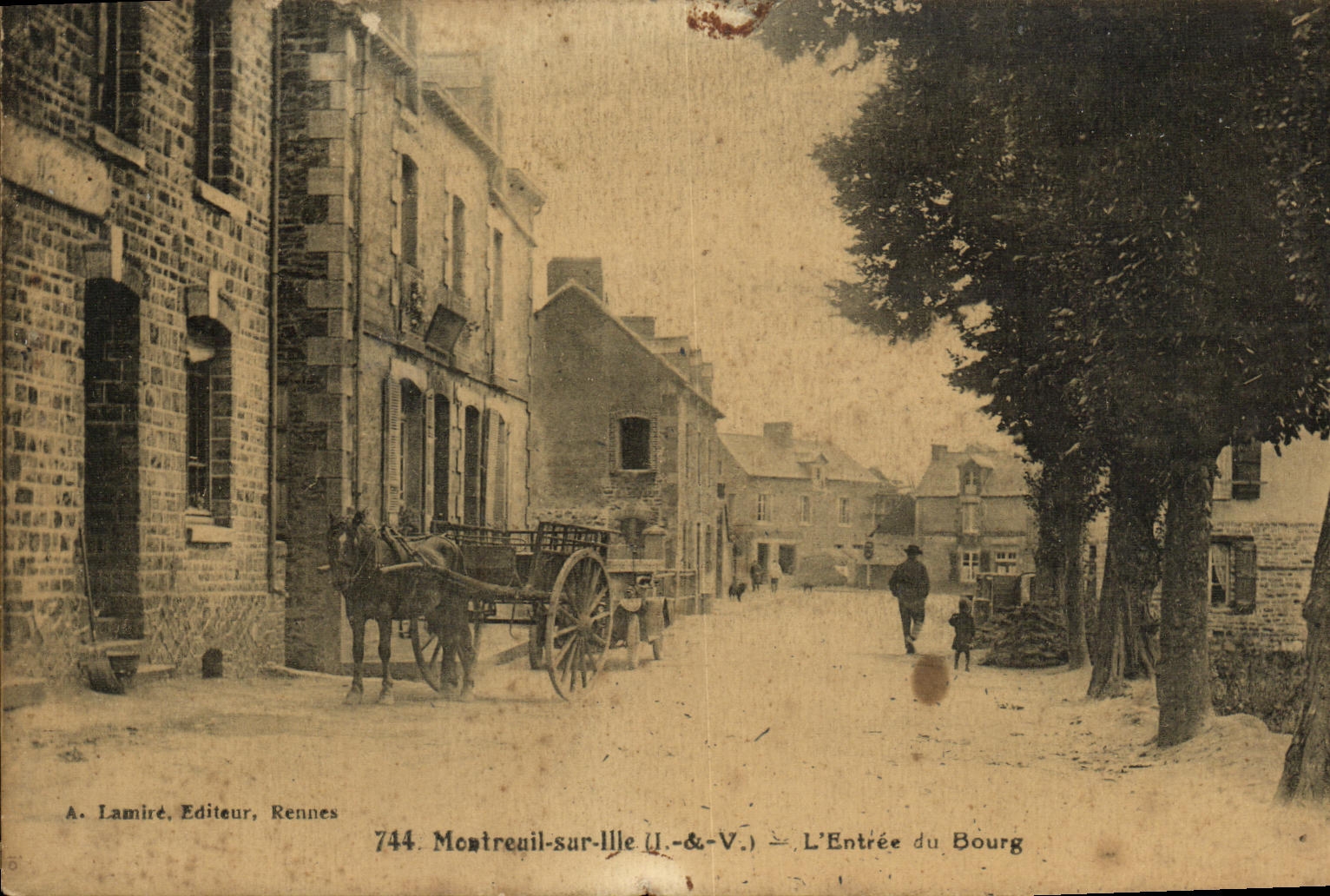 VINTAGE POSTCARD Montreuil On Ille L Entered of the Borough