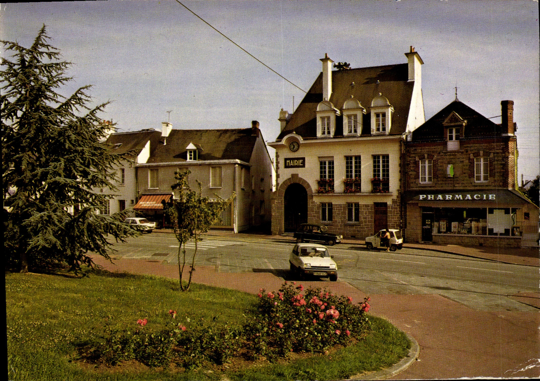 CPM Noyat sur Vilaine La mairie La place de l eglise