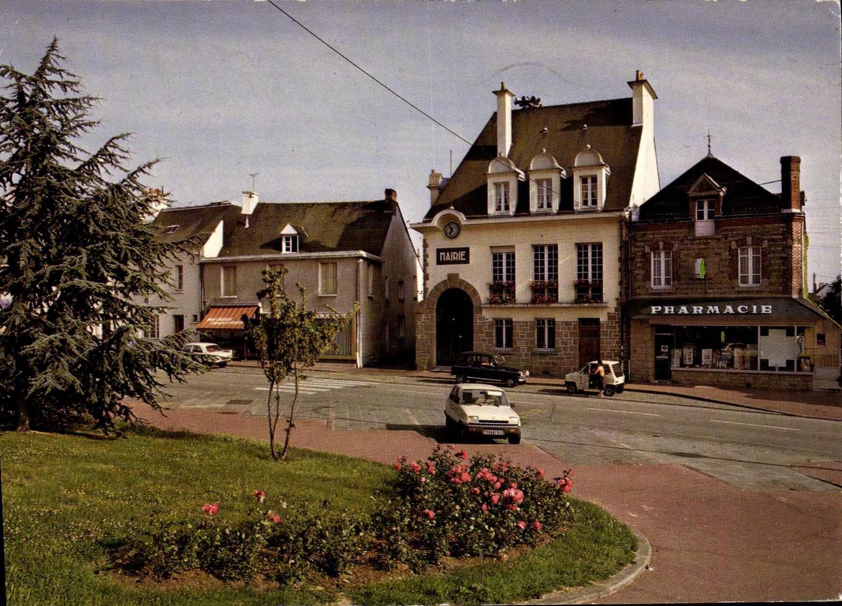 CPM Noyat sur Vilaine La mairie La place de l eglise