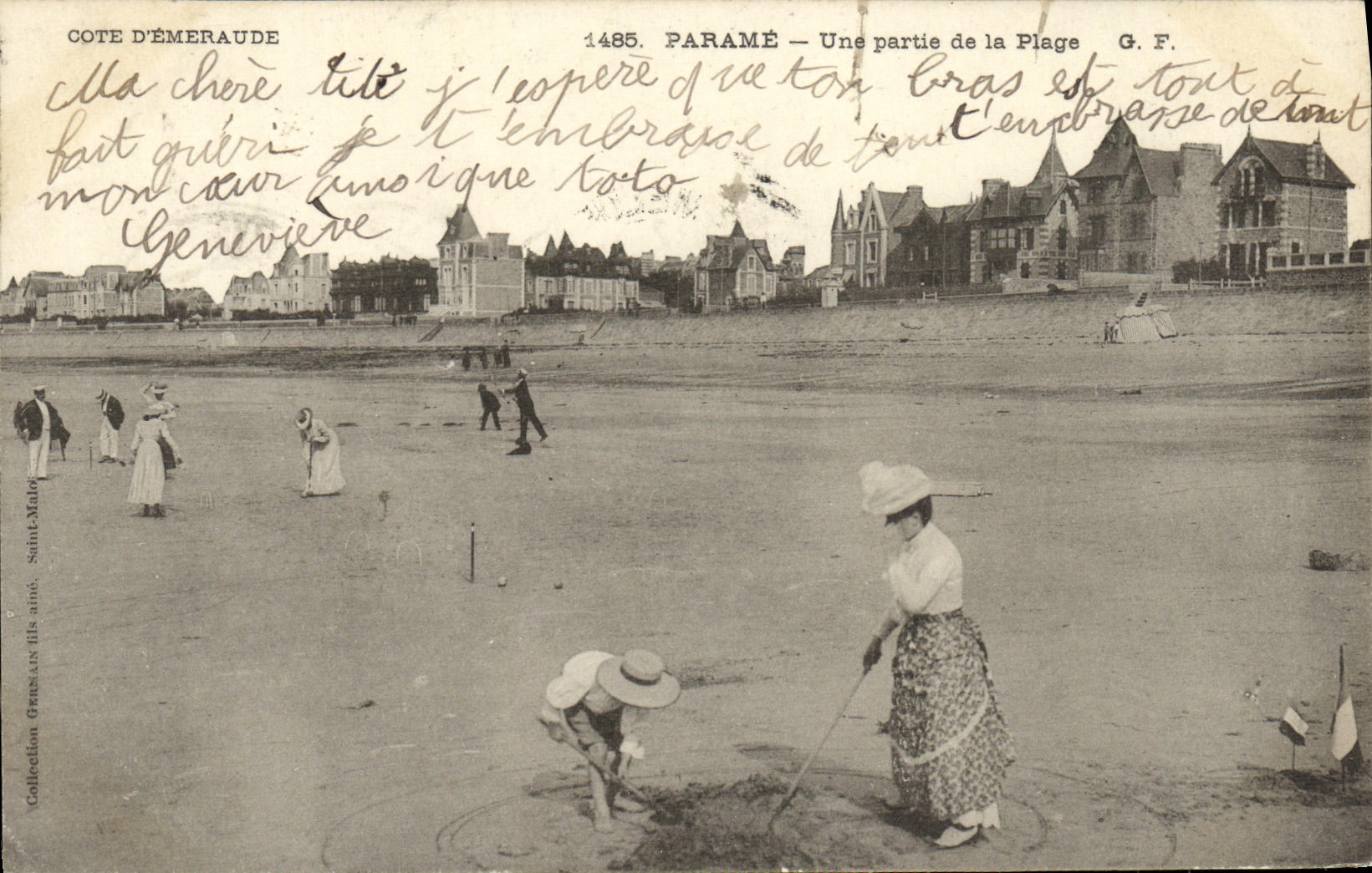 CPA Parame Une Partie de la Plage Femme et enfant