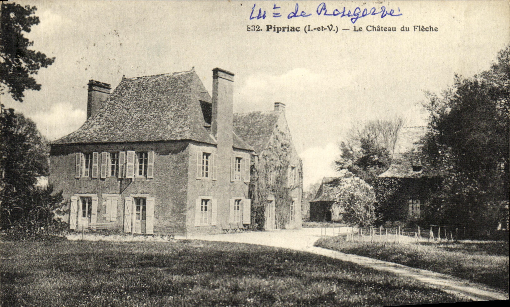 VINTAGE POSTCARD Pipriac the Castle of the Arrow