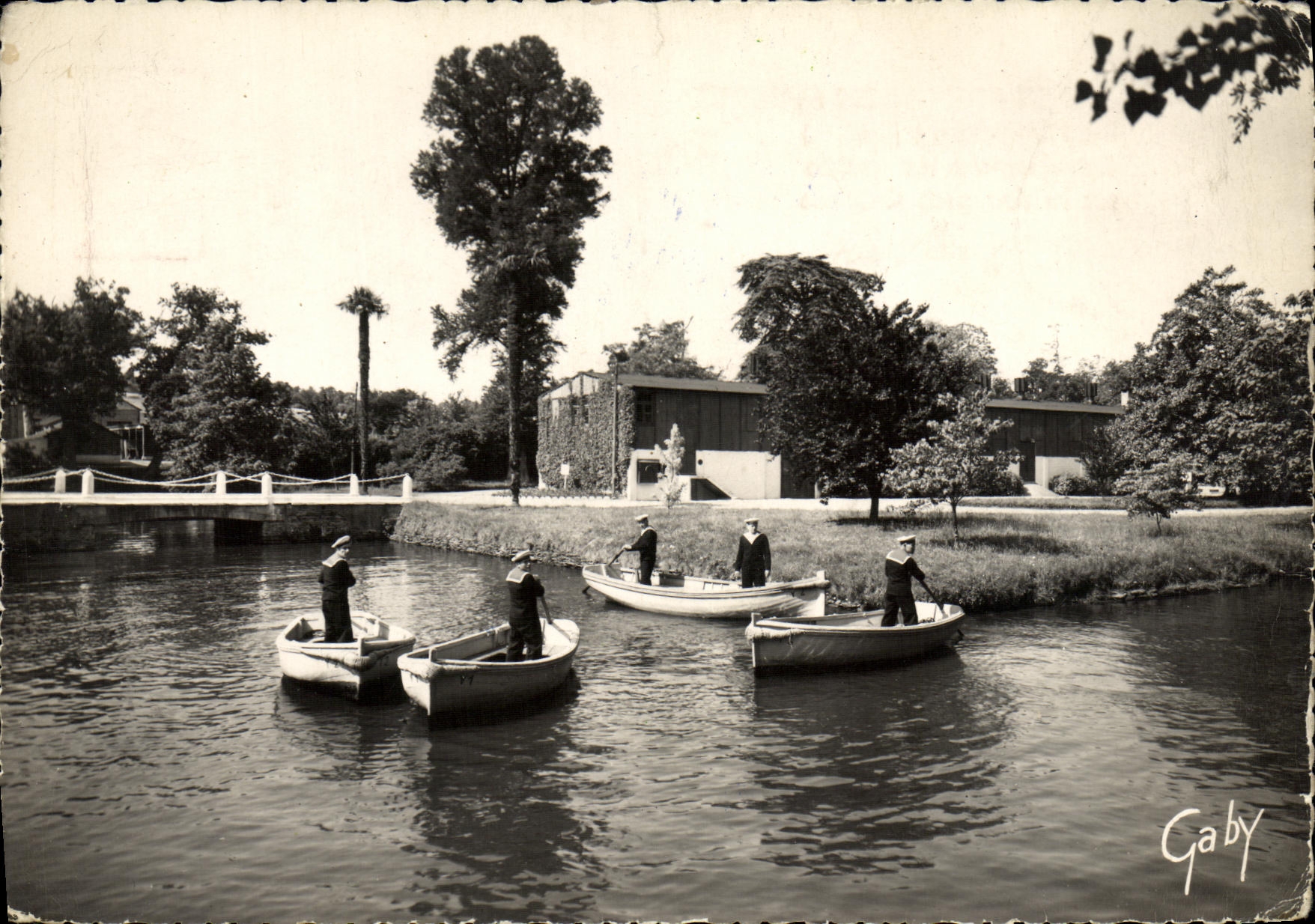 MODERN CARD Bridge Rean Drive of Scull on the ditch of the maritime castle Training center