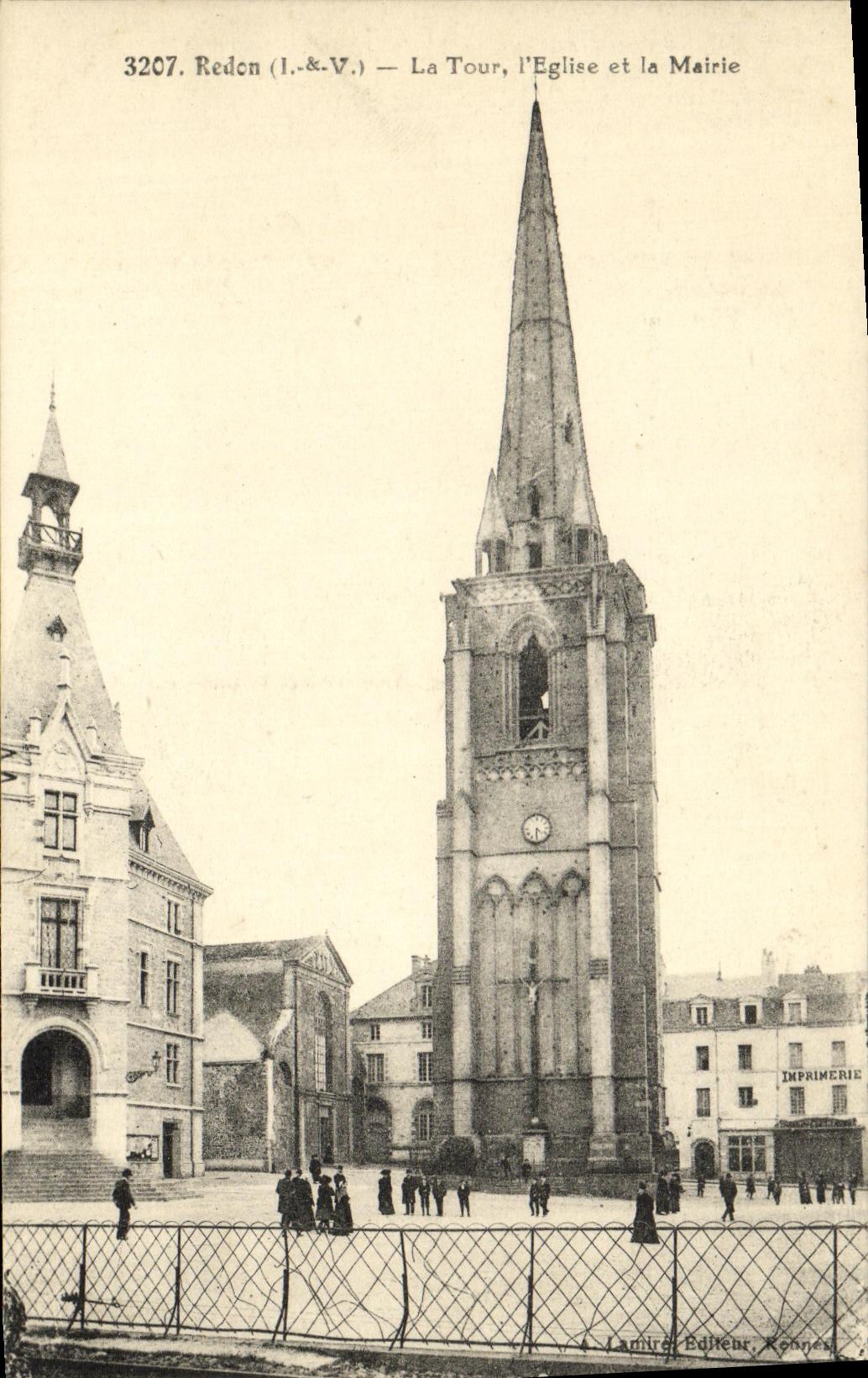CPA Redon La Tour l Eglise et la Mairie