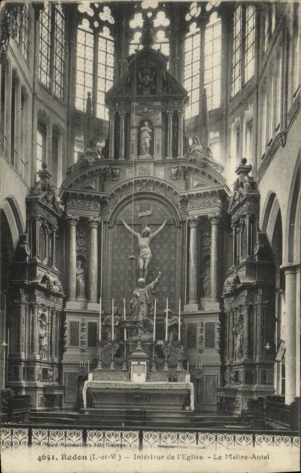 CPA Redon Interieur de l Eglise Le Maitre Autel
