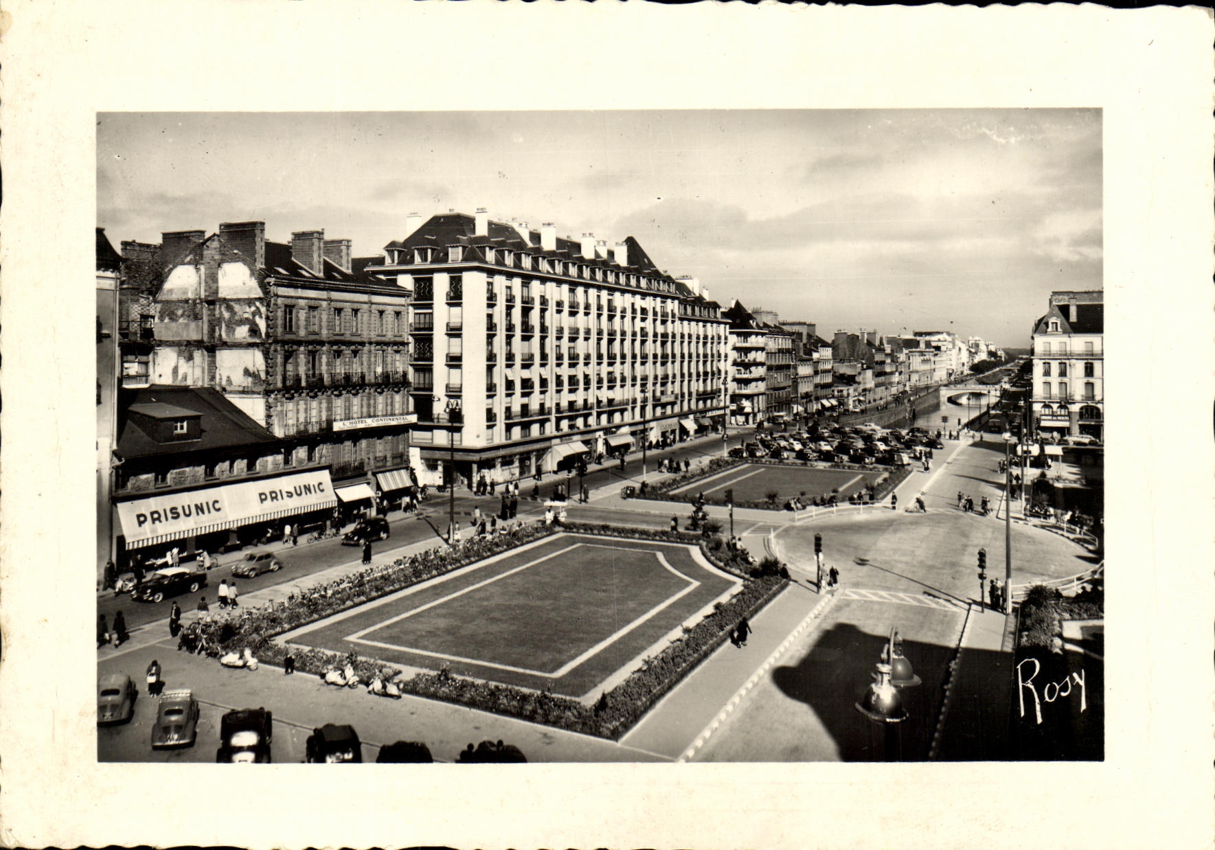 CPM Rennes Les Jardins de la Poste Prisunic
