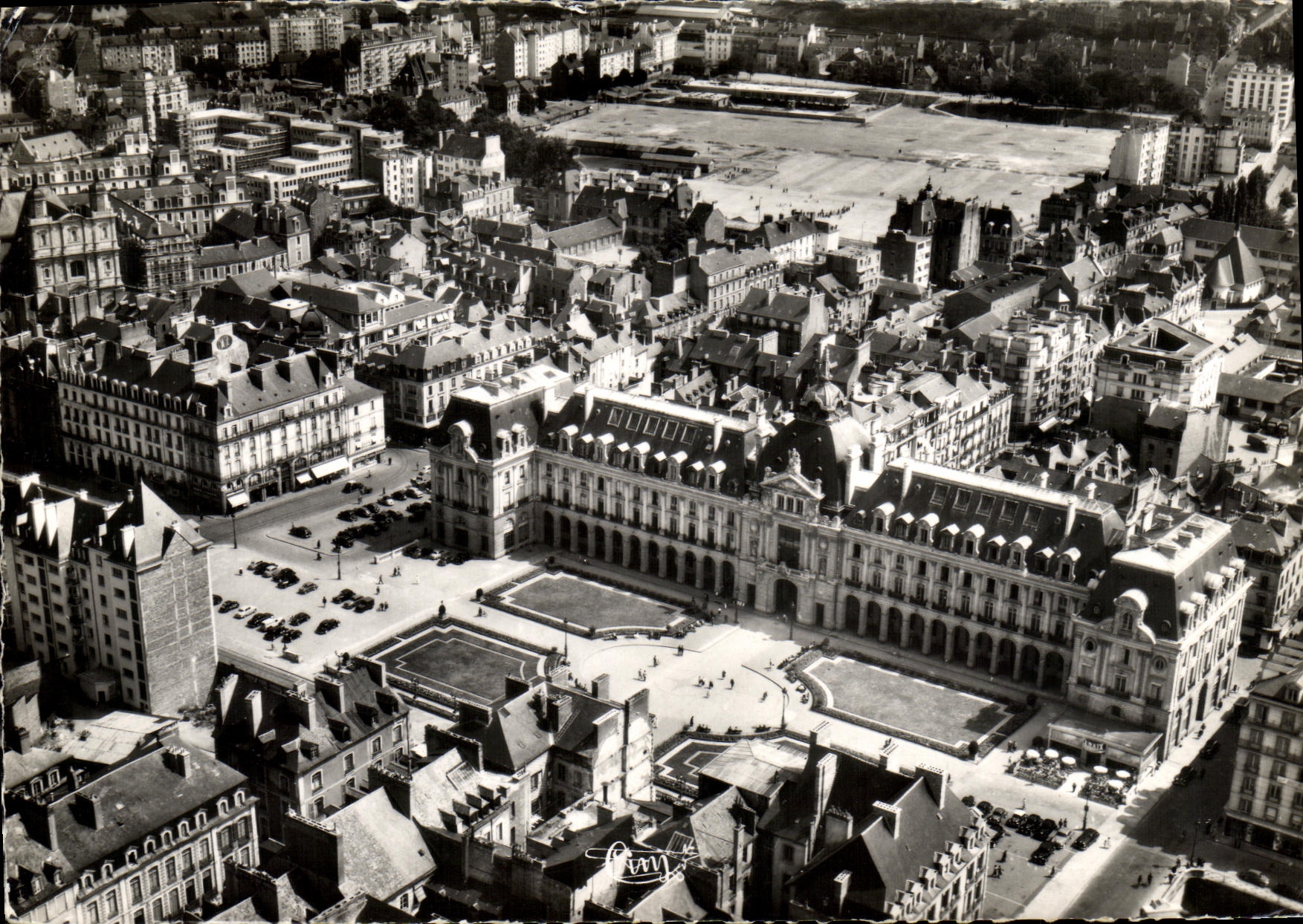 CPM Rennes Vue aerienne bis usr le Palais du Commerce la Poste