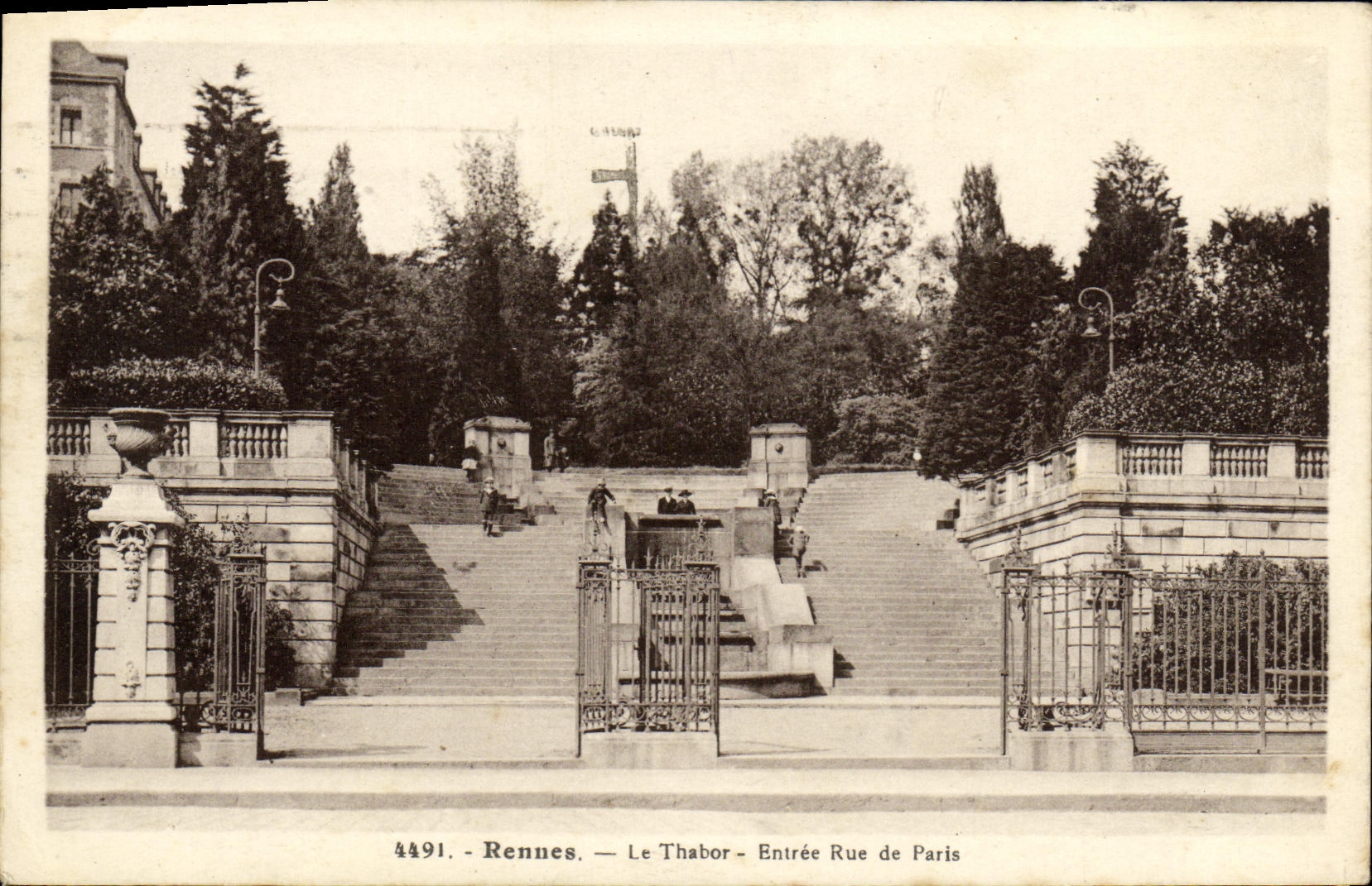 CPA Rennes Le Thabor Entree Rue de Paris