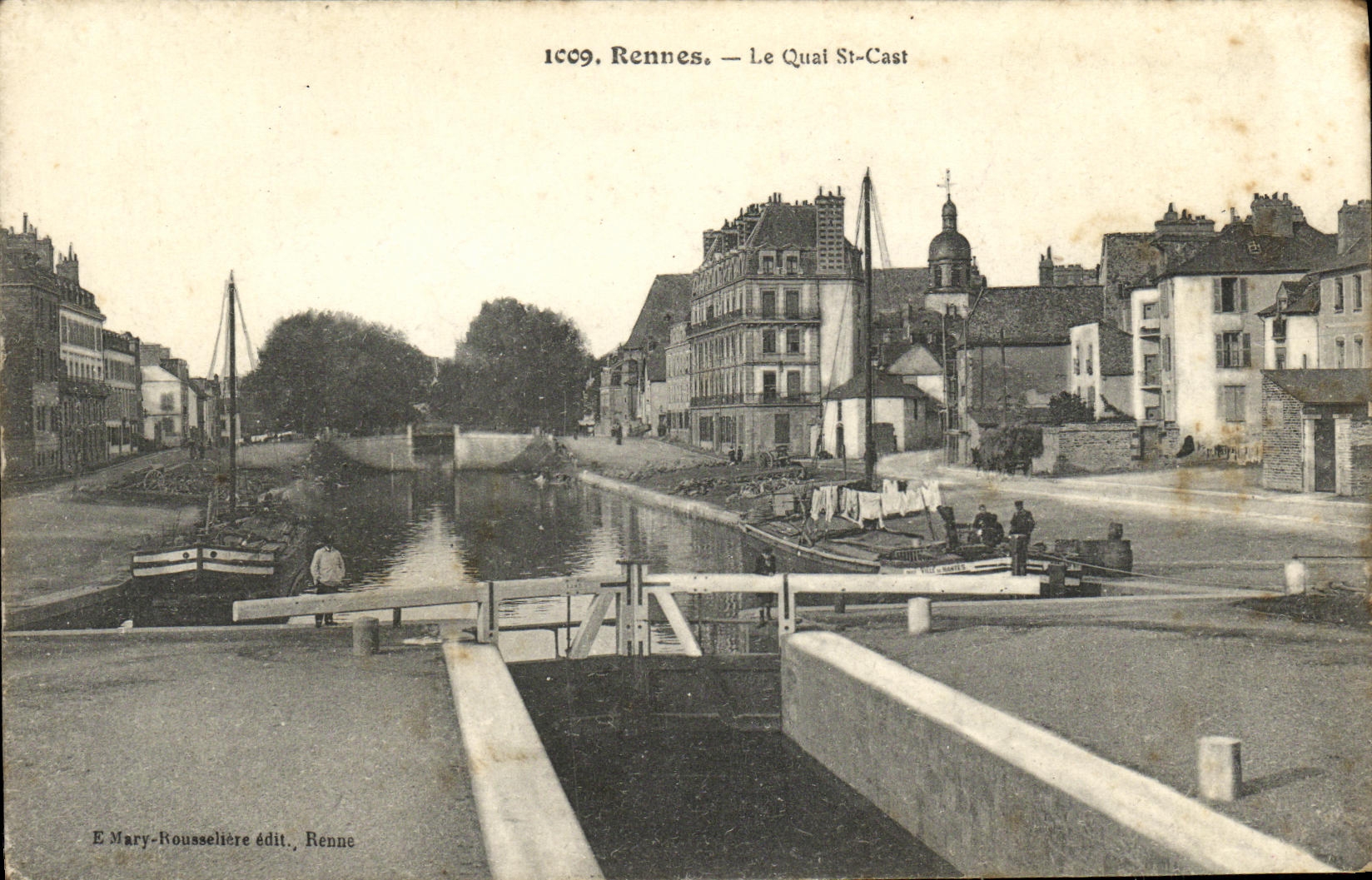 VINTAGE POSTCARD Rennes the Quay St Cast