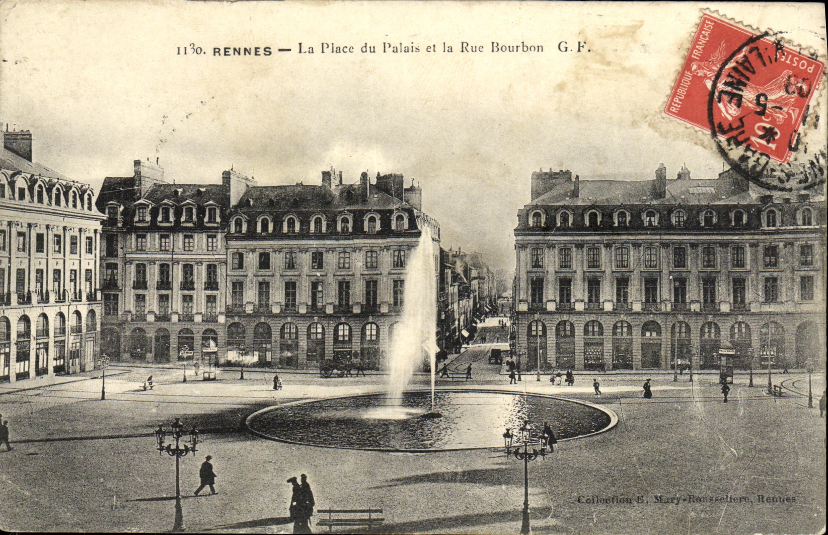 CPA Rennes La Place du Palais et la rue Bourbon