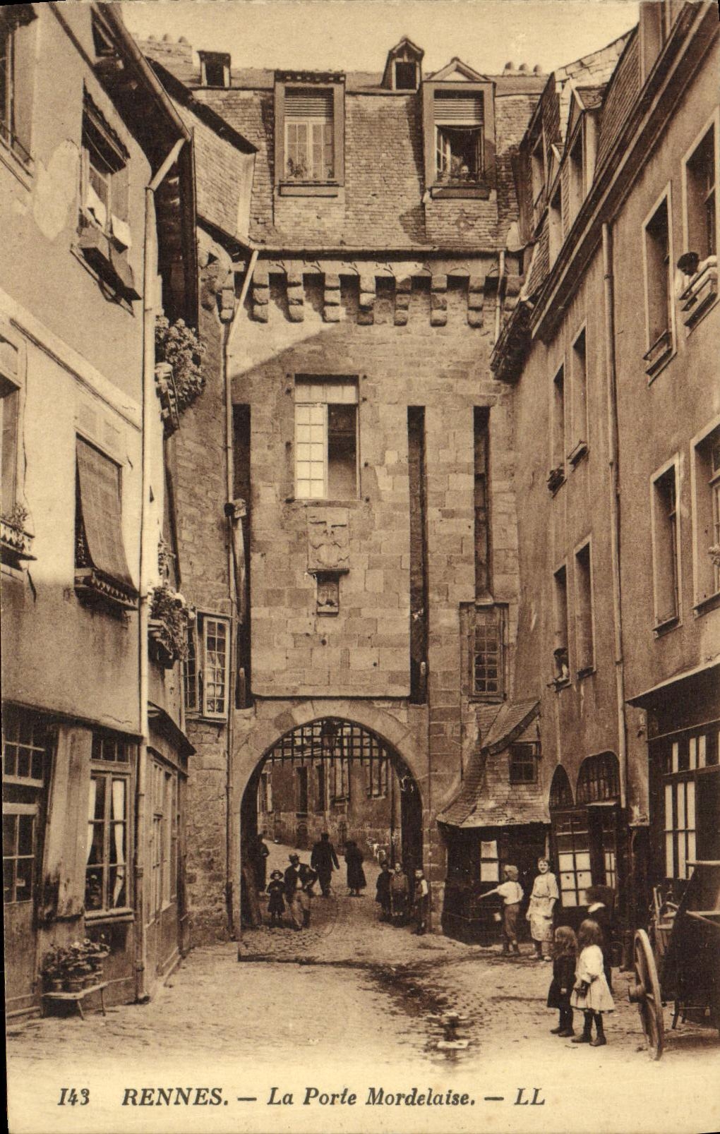 CPA Rennes La Porte Mordelaise Enfants