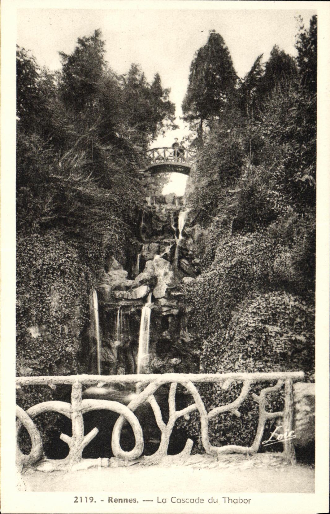 VINTAGE POSTCARD Rennes the Cascade of Thabor