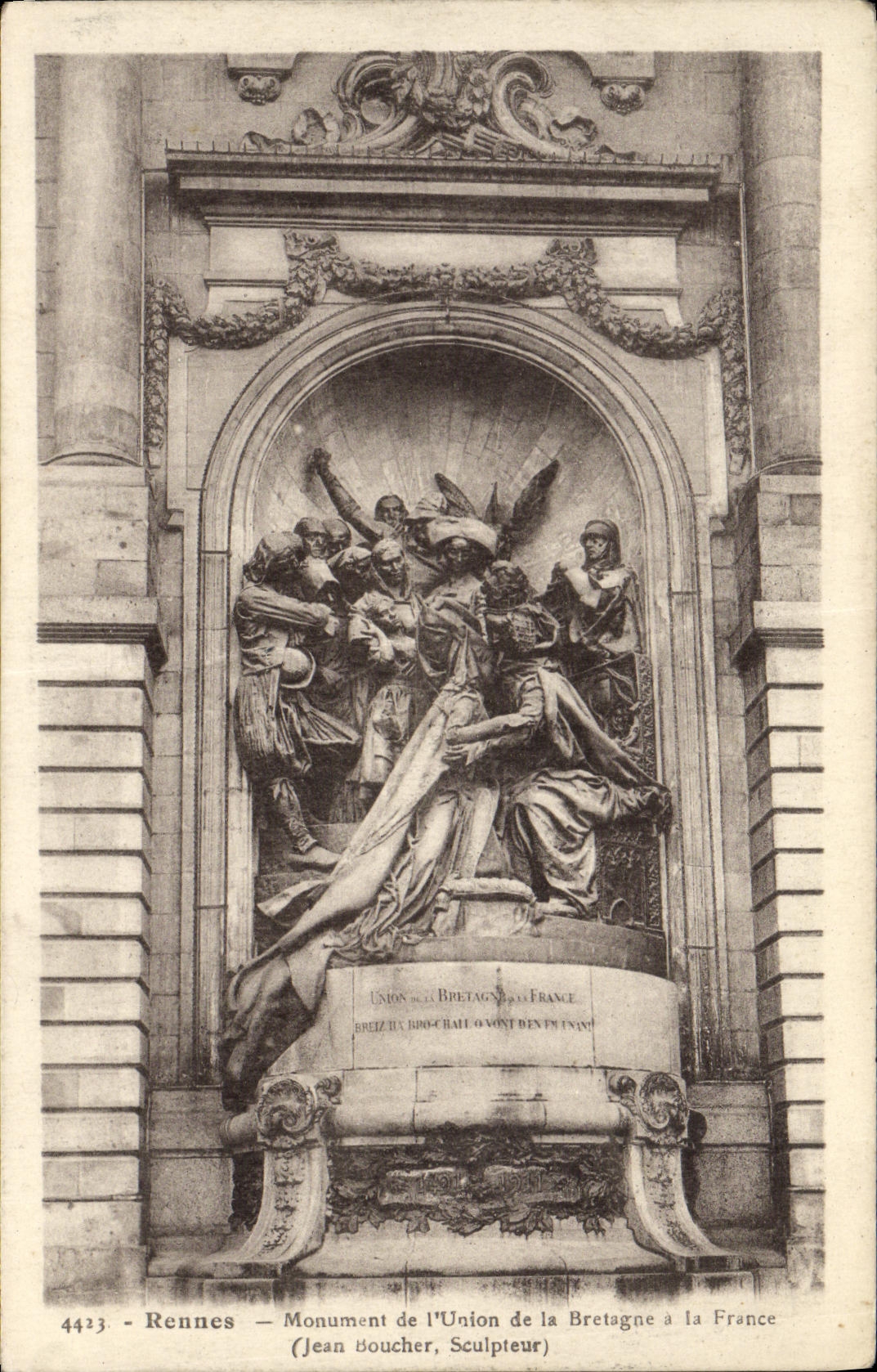VINTAGE POSTCARD Rennes Monument of L Union of Brittany in France