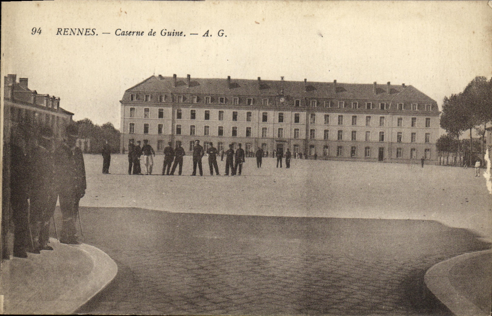 CPA Rennes Caserne de Guine Militaria
