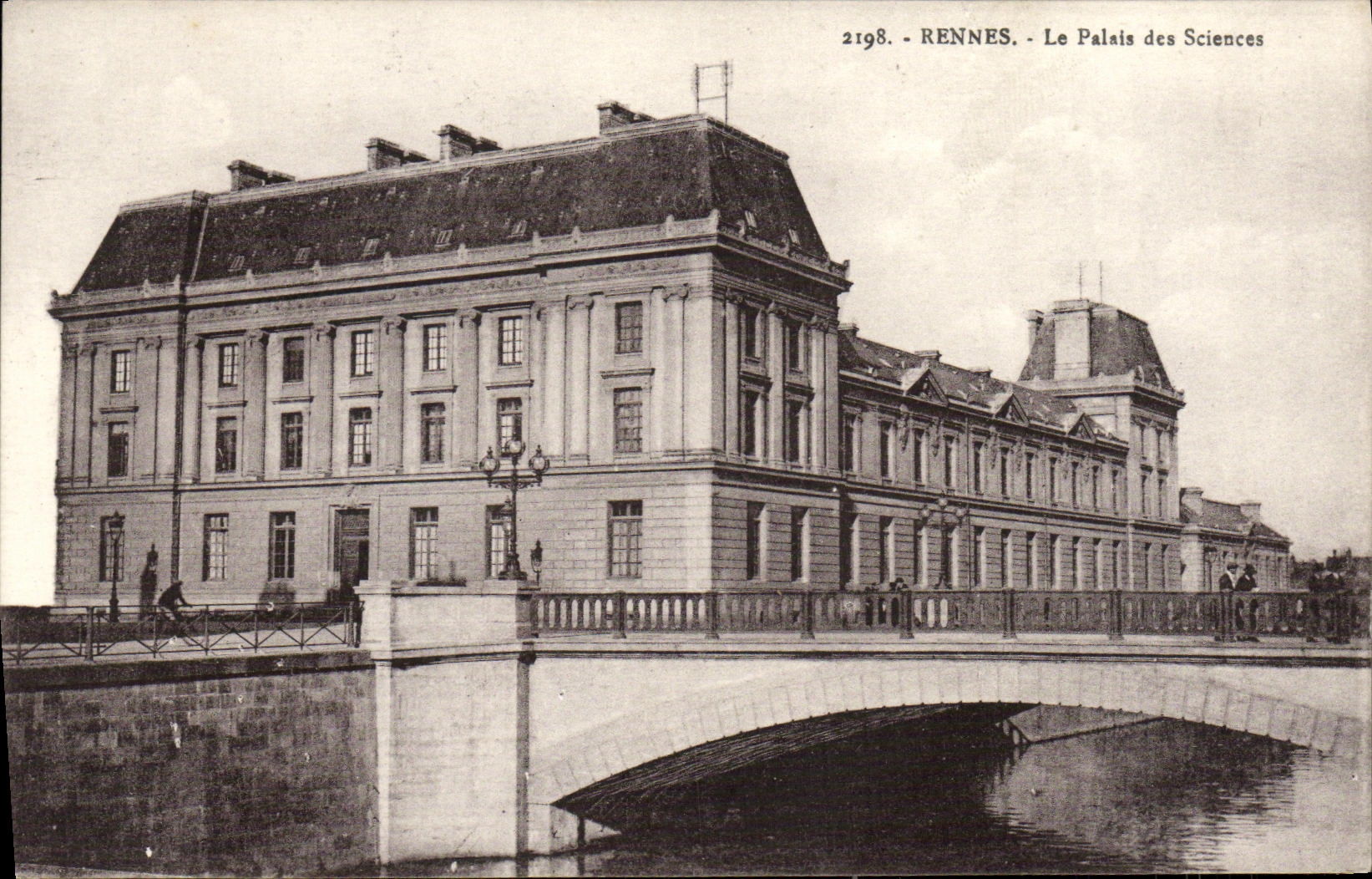 VINTAGE POSTCARD Rennes the Palate of Sciences