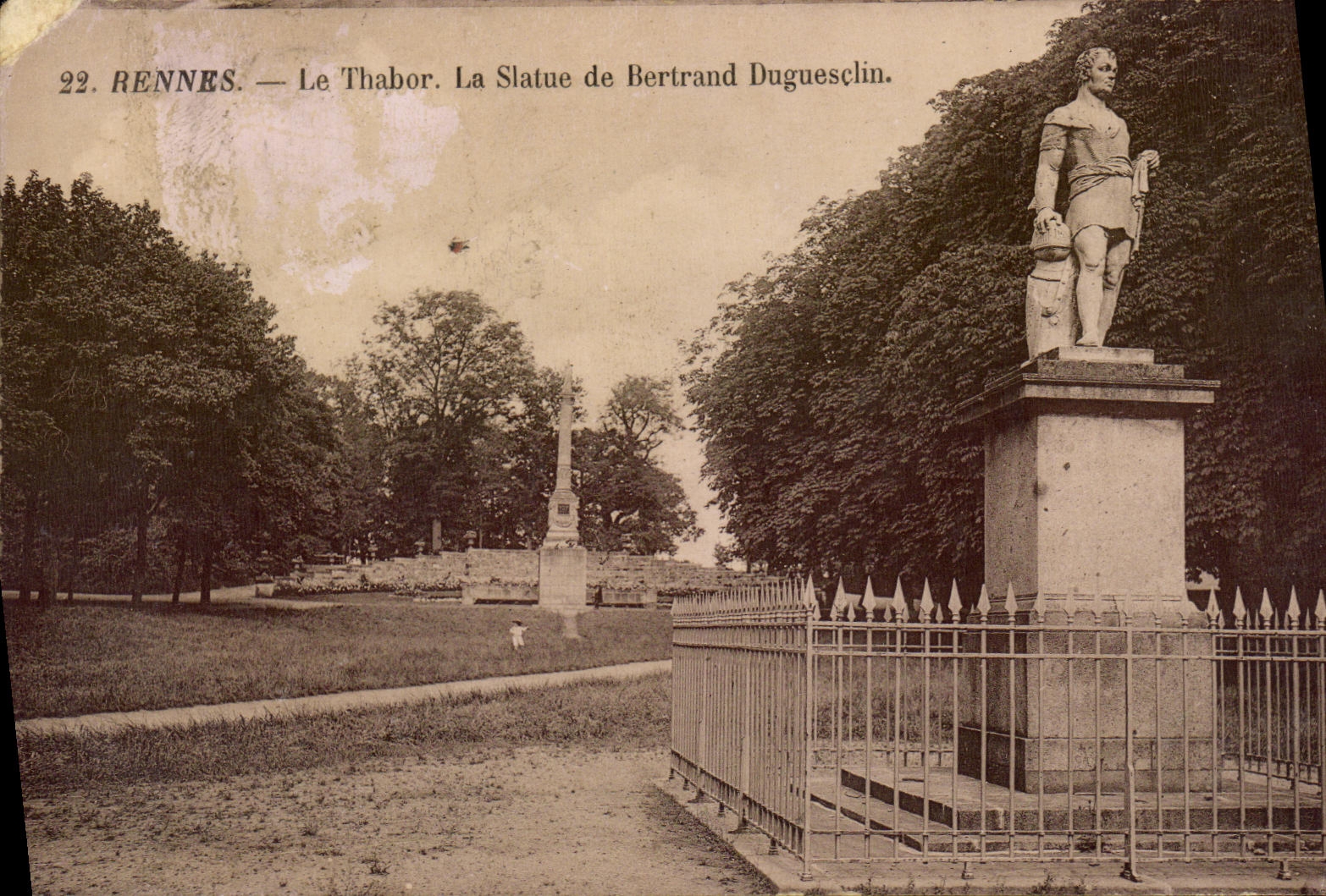 CPA Rennes Le thabor La Statue de Bertrand Duguesclin