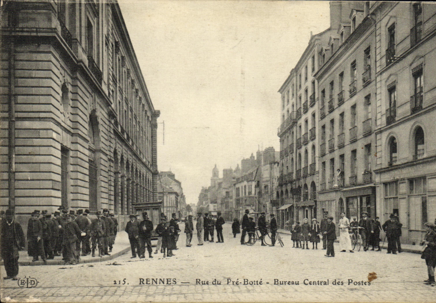 CPA Rennes Rue de Pre Botte Bureau Central des Postes