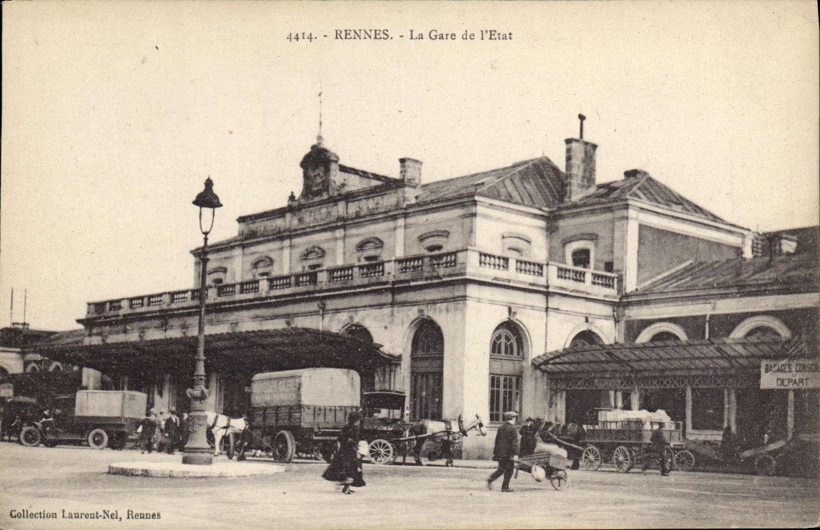 VINTAGE POSTCARD Rennes Train station of L State