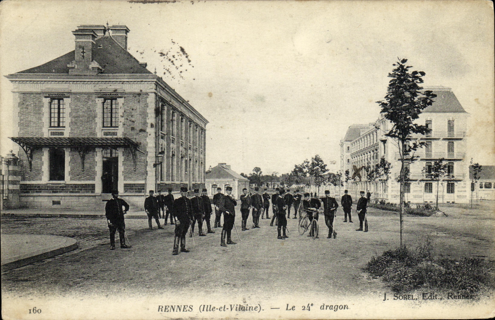 CPA Rennes Le 24eme Dragon Militaria