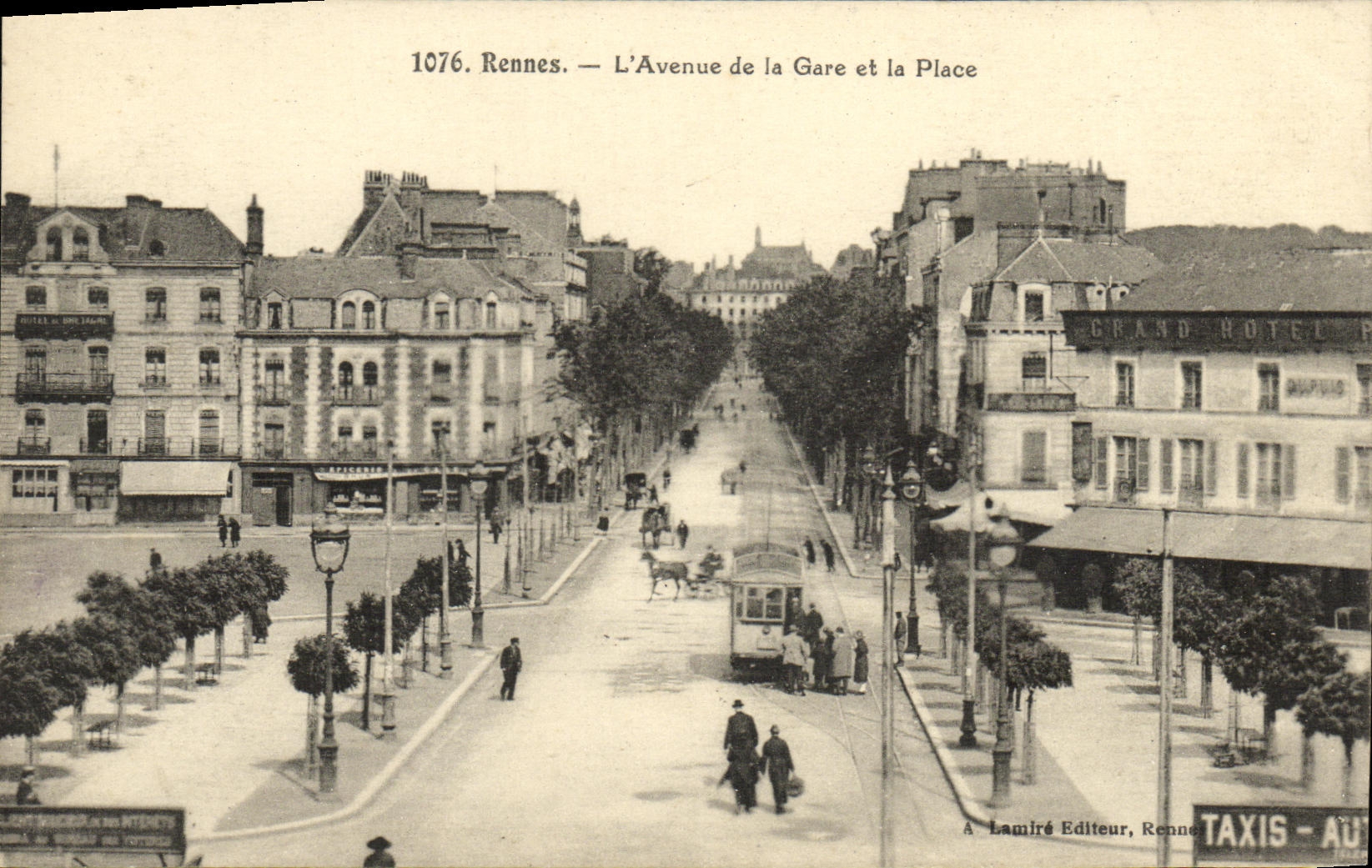 CPA Rennes L Avenue de la Gare et la Place