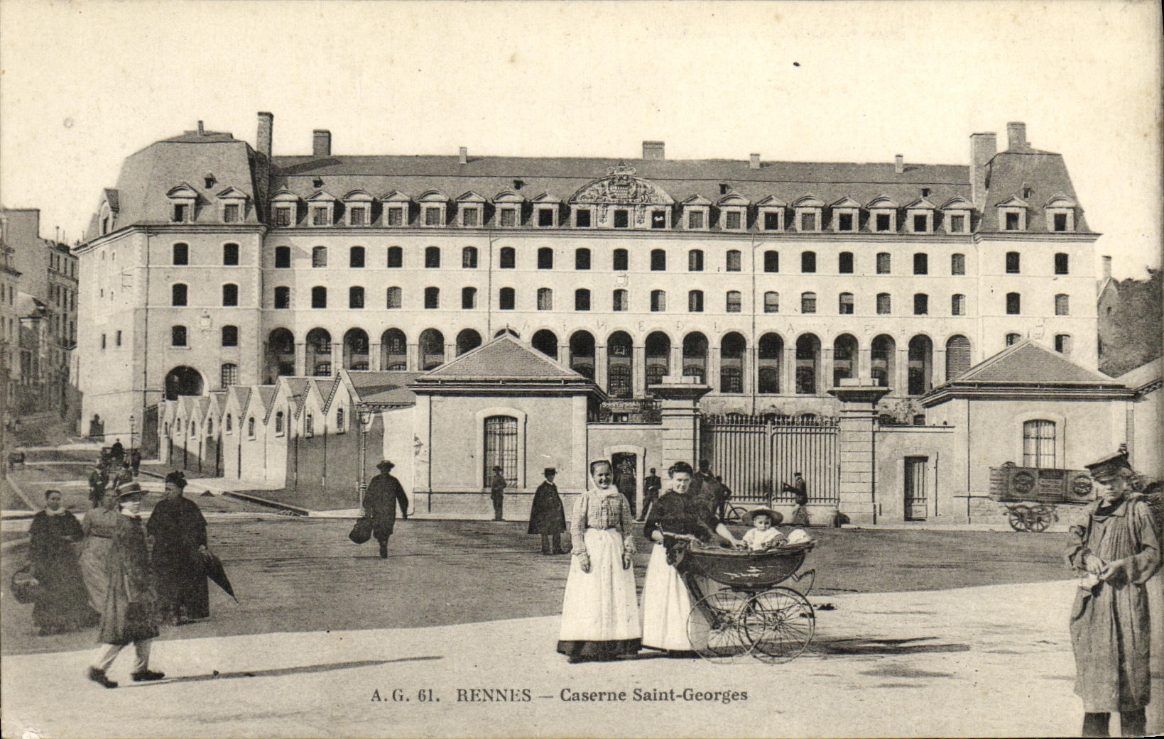 CPA Rennes Caserne Saint Georges Militaria
