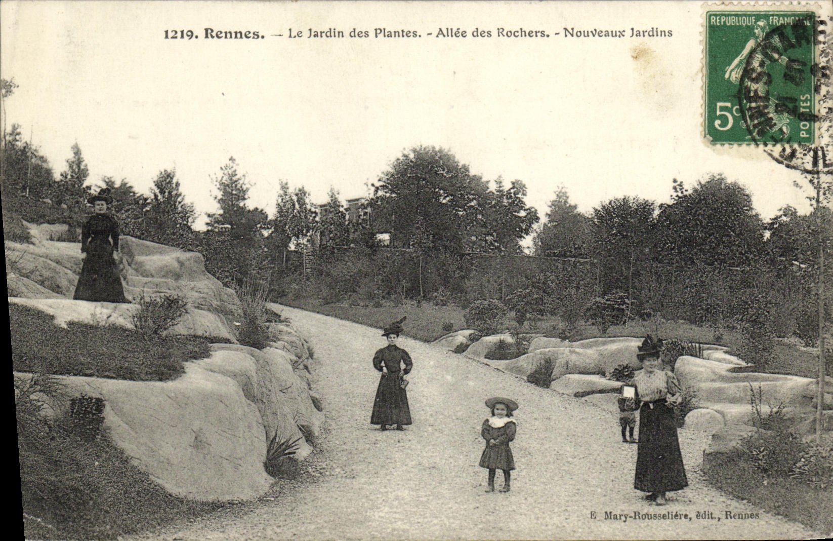 CPA Rennes Le Jardin des Plantes Allee des rochers Nouveaux jardins Femme Enfants
