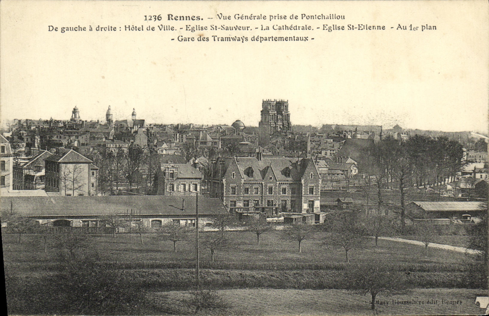 CPA Rennes Vue Generale prise de Pontchaillou Hotel de ville Eglise St Sauveur Cathedrale Eglise st Etienne Tramways