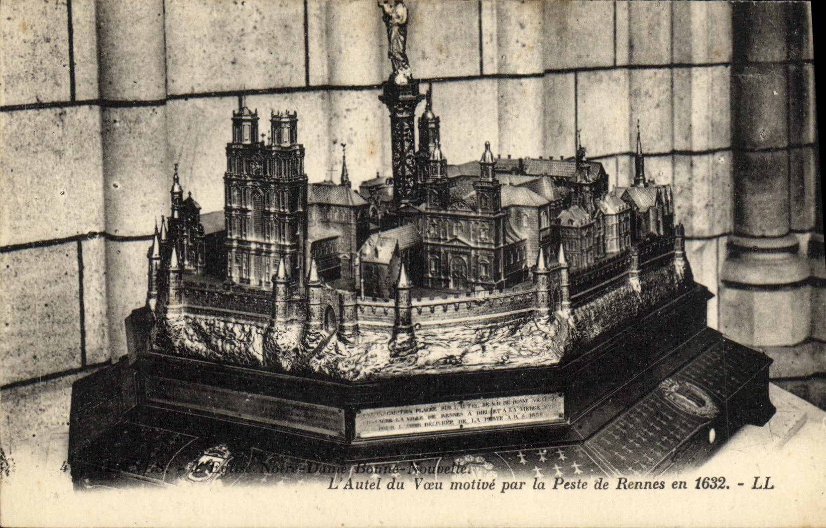 CPA Rennes Eglise Notre Dame Bonne Nouvelle Autel du Voeu motive par la Peste de REnnes en 1632