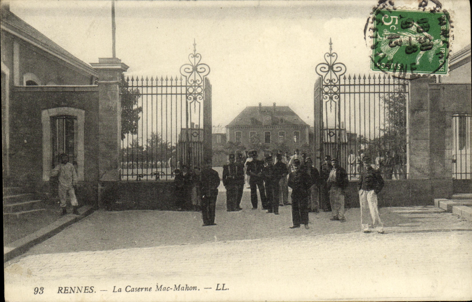 CPA Rennes La Caserne Mac Mahon Militaria Soldats