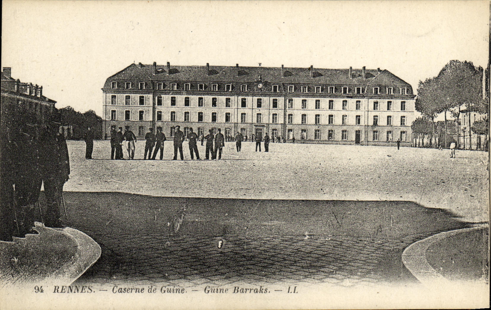 CPA Rennes Caserne de Guine Militaria 