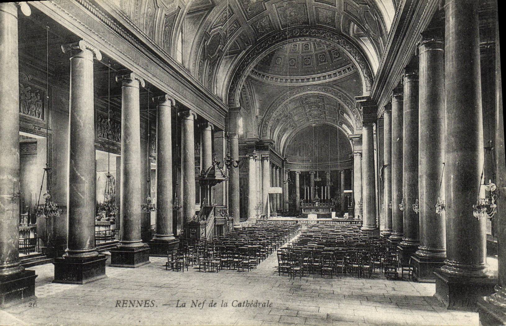 CPA Rennes La Nef de La Cathedrale