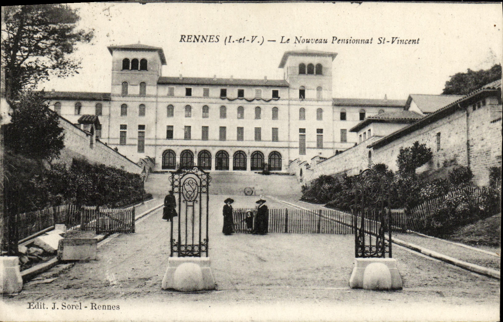 VINTAGE POSTCARD Rennes the New Boarding school St Vincent
