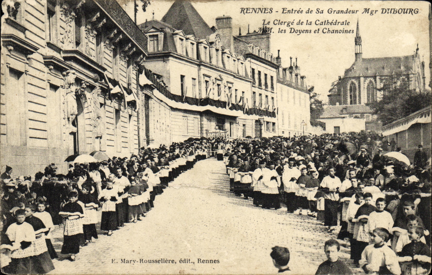 La POSTAL Rennes de la VENDIMIA entro de su clero de Mgr Dubourg del tamano de los mayores y de los canones del milimetro de la catedral