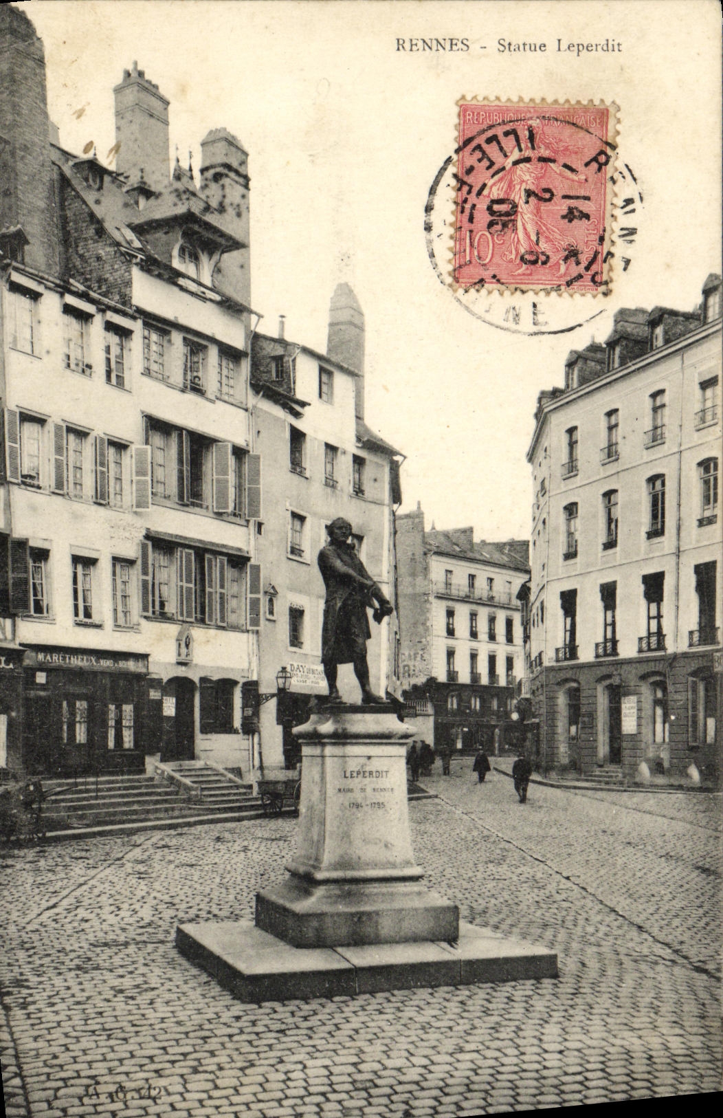 CPA Rennes Statue Leperdit