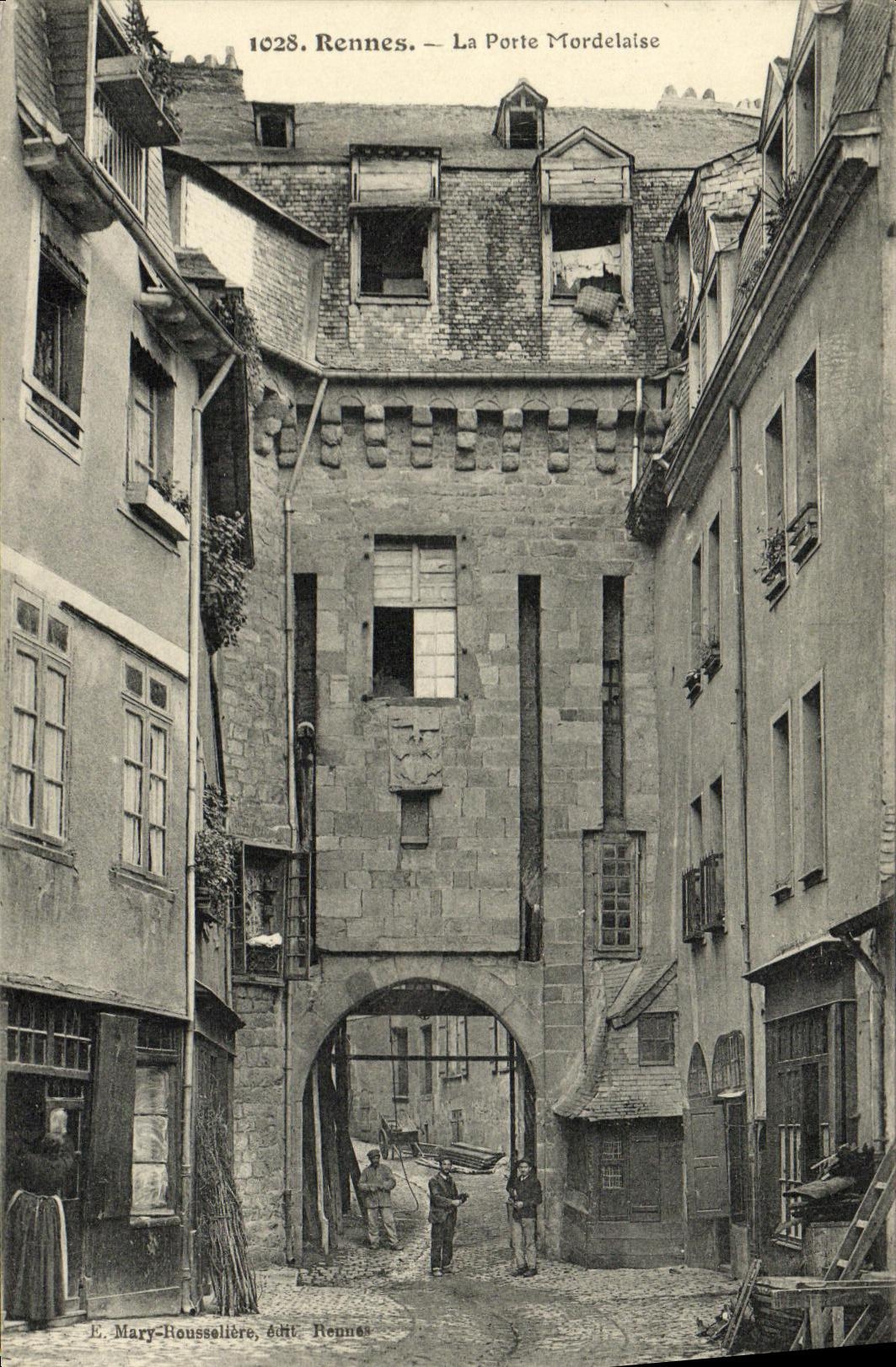 VINTAGE POSTCARD Rennes the Mordelaise Gate