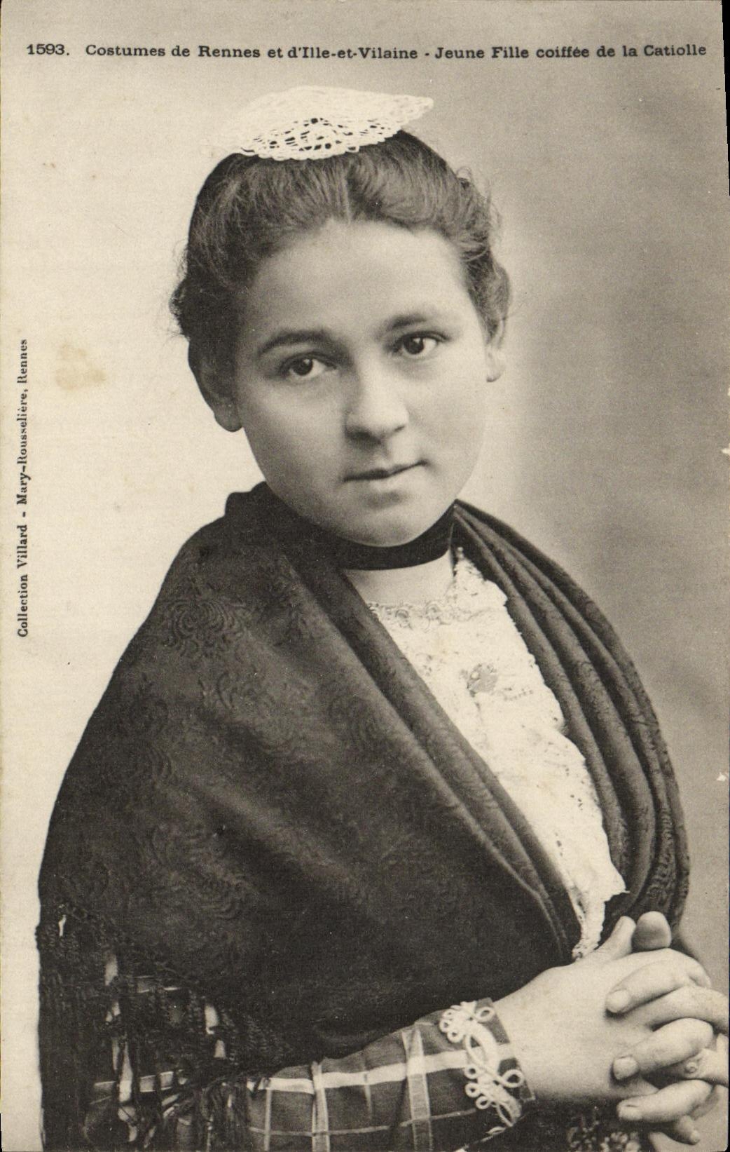 VINTAGE POSTCARD Rennes Costumes Young girl coiffee of Catiolle Folklore Costume Caps