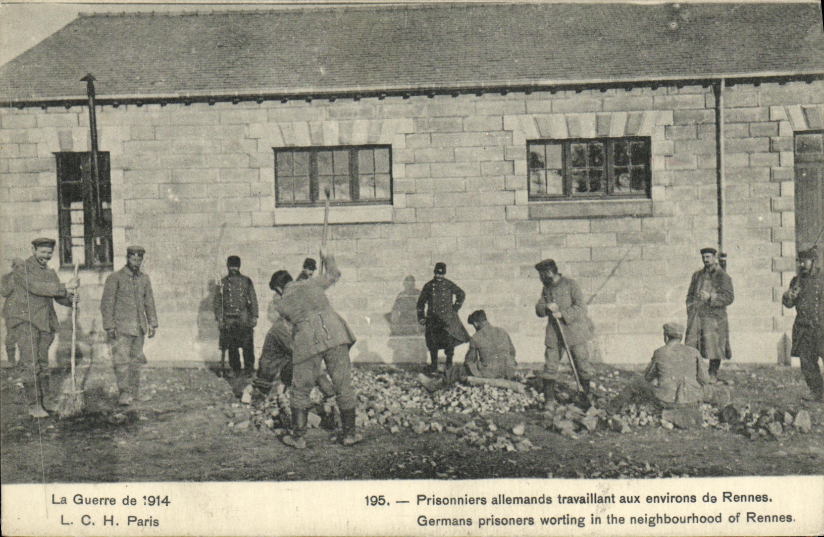 CPA Rennes Prisonniers allemands aux environs de Rennes Militaria