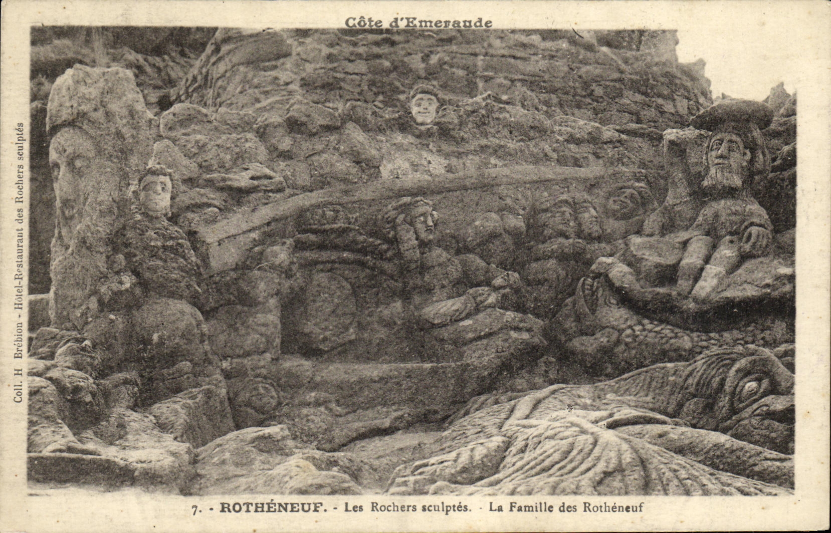 CPA Rotheneuf Les Rochers Sculptes La Famille des Rotheneuf