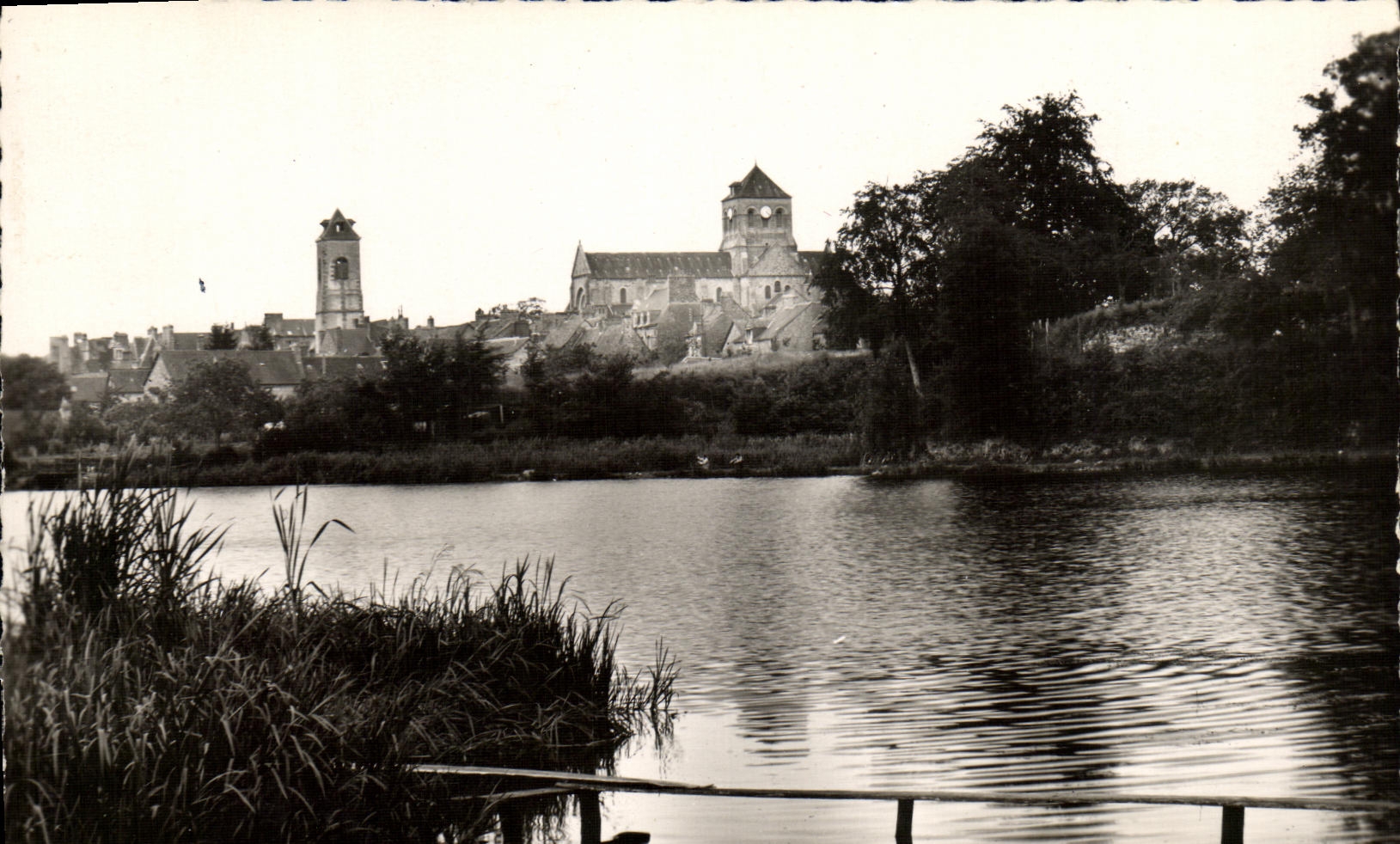 CPM Saint Aubin Du Cormier Vue sur l etang