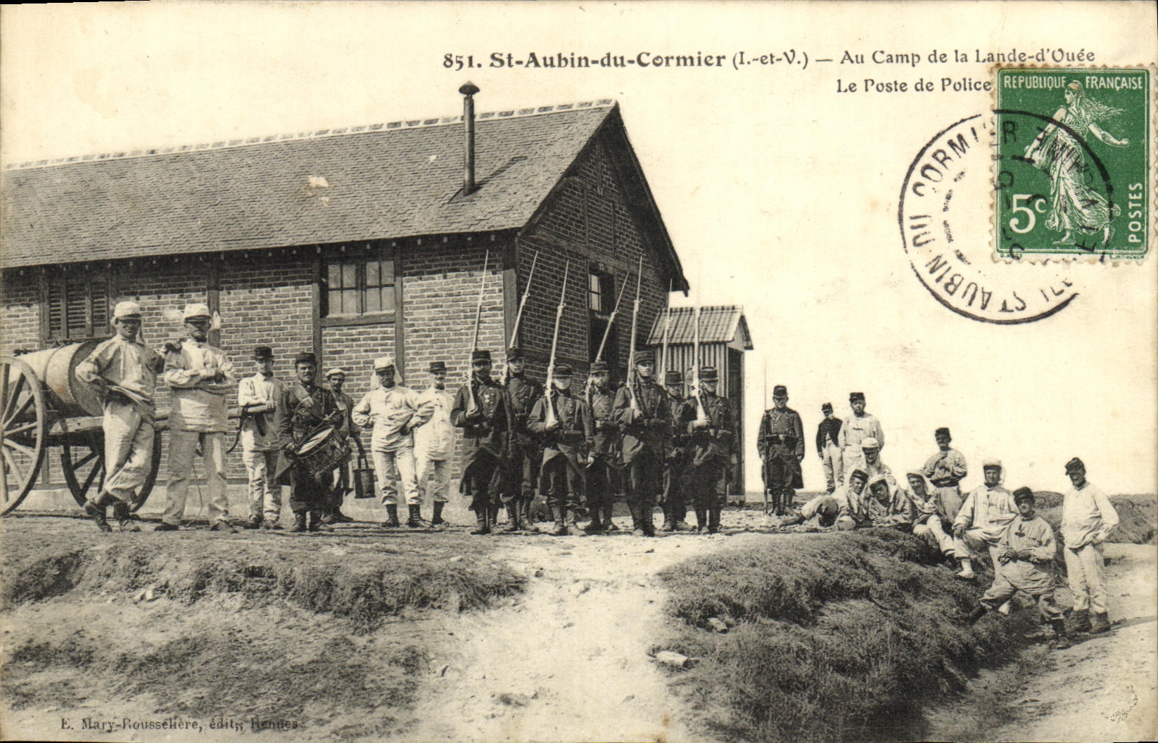 CPA St Aubin Du Cormier Au Camp de la Lande d Ouee Le poste de police Militaria TOP