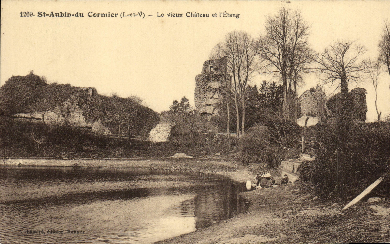 CPA St Aubin Du Cormier Le Vieux Chateau et l Eglise