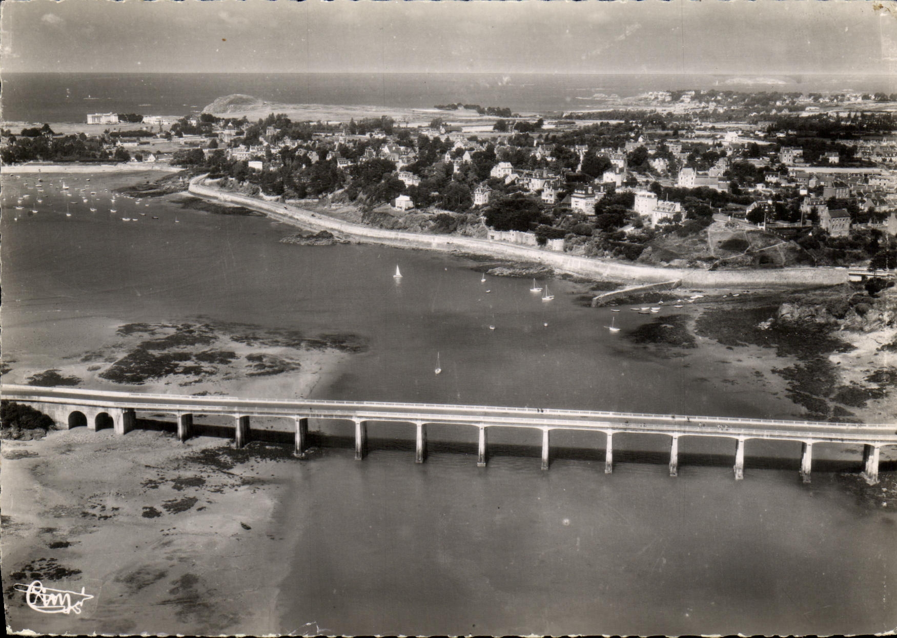CPM Saint Briac Vue aerienne Le pont du Fremur et vue d ensemble des villas
