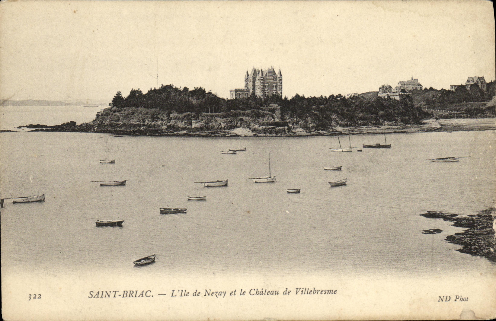 CPA Saint Briac L Ile de Nezay et le Chateau de Villebresme