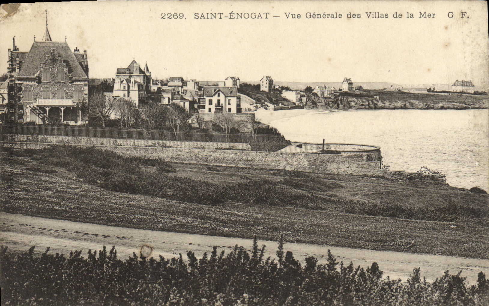 Opinion grande santa de Enogat de la POSTAL de la VENDIMIA de los chalets del mar
