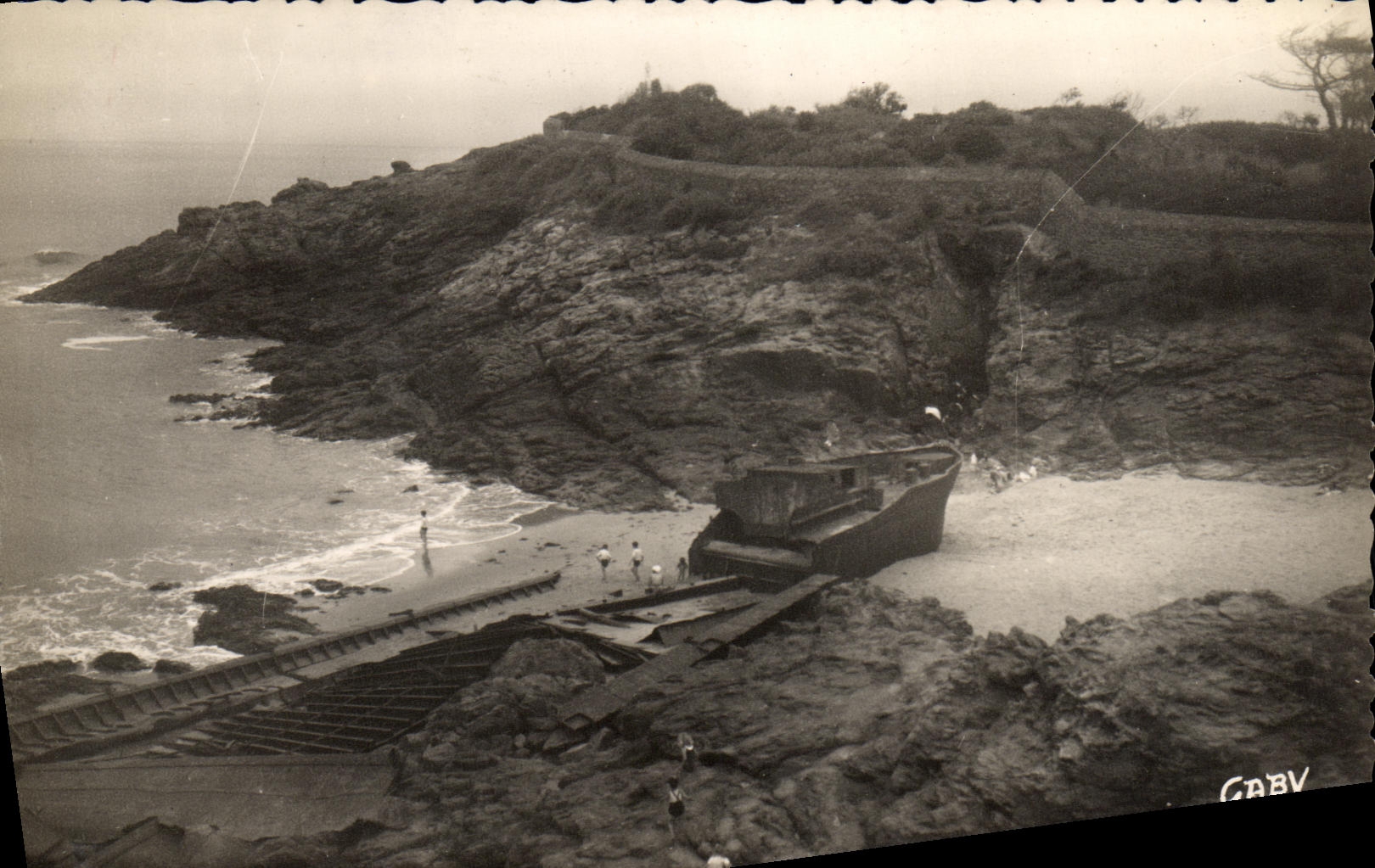 POSTAL MODERNA castillo de Hebert de la playa del St Enogat