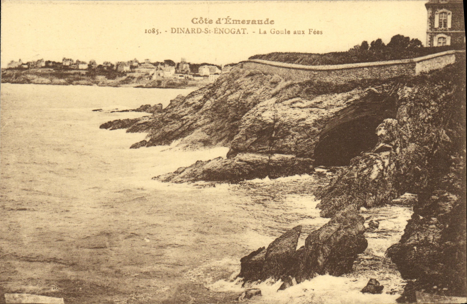 CPA Dinard St Enogat La Goule Aux Fees