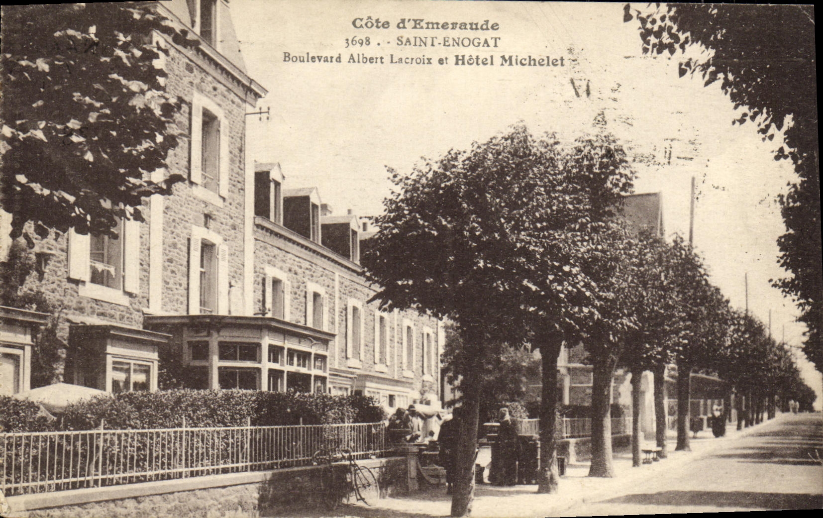 Bulevar santo Albert Lacroix de Enogat de la POSTAL de la VENDIMIA y hotel Michelet