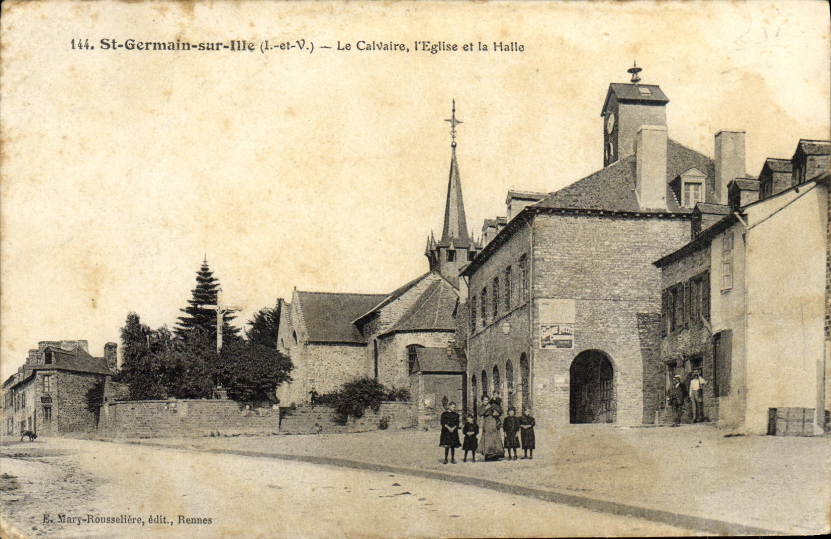 CPA St Germain sur lle Le Calvaire l Eglise et la Halle